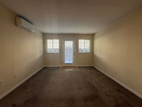 5402 Balboa Arms Dr in San Diego, CA - Building Photo - Building Photo