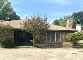 1007 Southmoor Dr in Arlington, TX - Building Photo