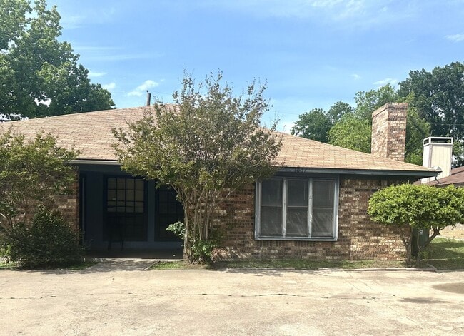 1007 Southmoor Dr