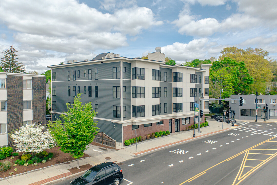 1789 Centre St in West Roxbury, MA - Foto de edificio