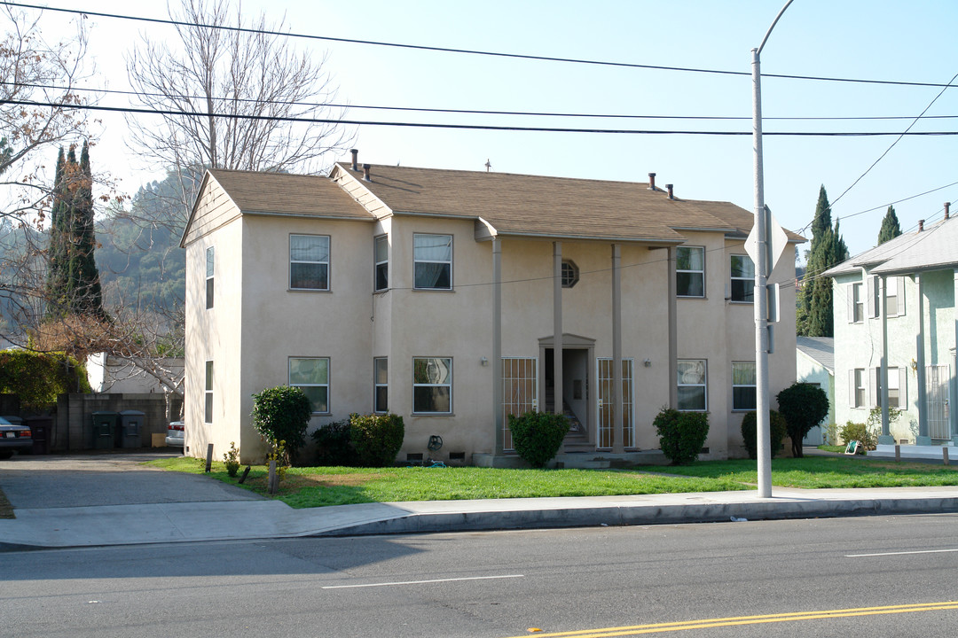 1000 E Chevy Chase Dr in Glendale, CA - Building Photo