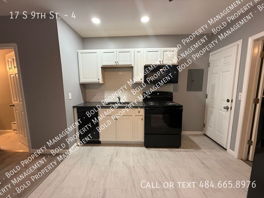 17 S 9th St in Reading, PA - Building Photo