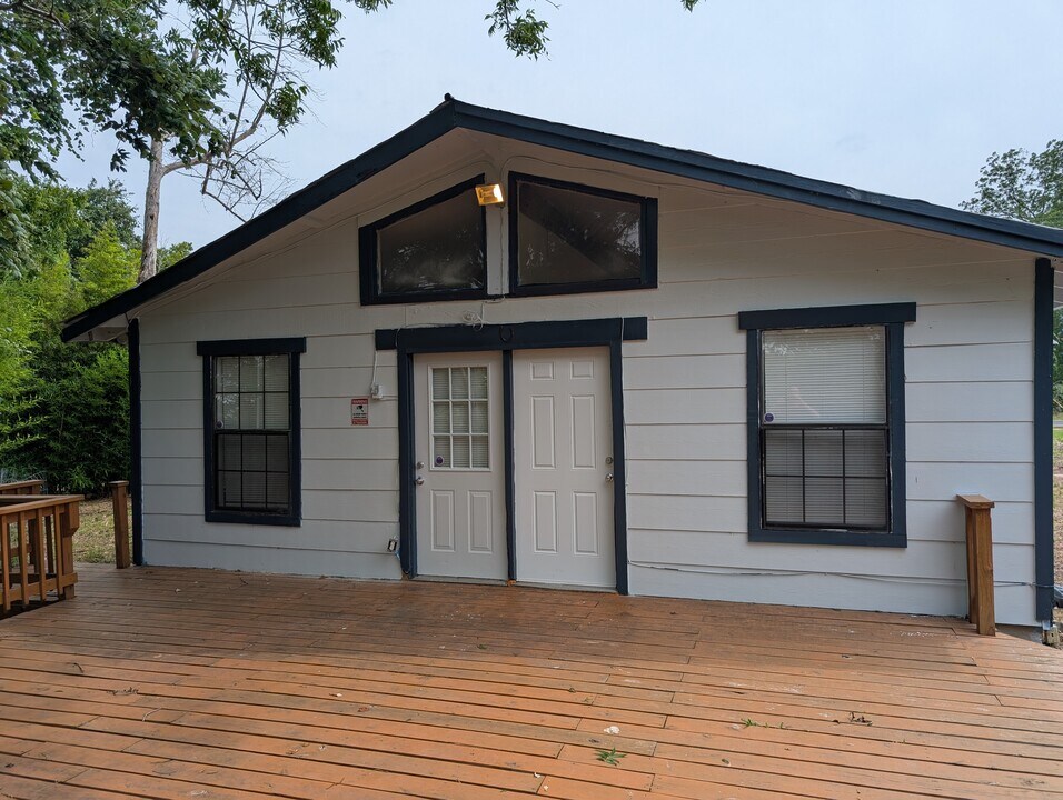 18120 River Timber Dr in Del Valle, TX - Building Photo
