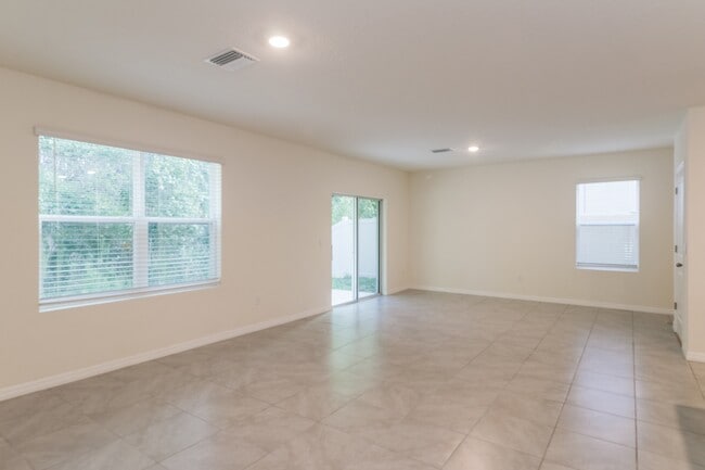 7545 Cypress Walk Dr in New Port Richey, FL - Building Photo - Building Photo