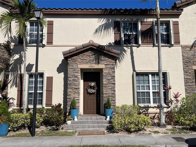 16963 SW 92nd St in Miami, FL - Building Photo - Building Photo