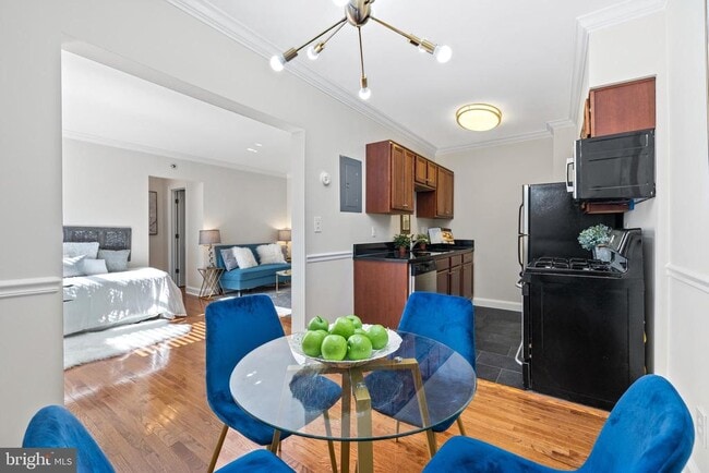 property at 906 S Washington St