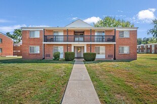 COURTYARD GARDENS APARTMENTS in St. Louis, MO - Building Photo