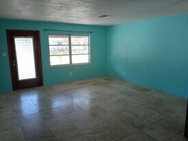 5413 Jersey Ave S in Gulfport, FL - Building Photo