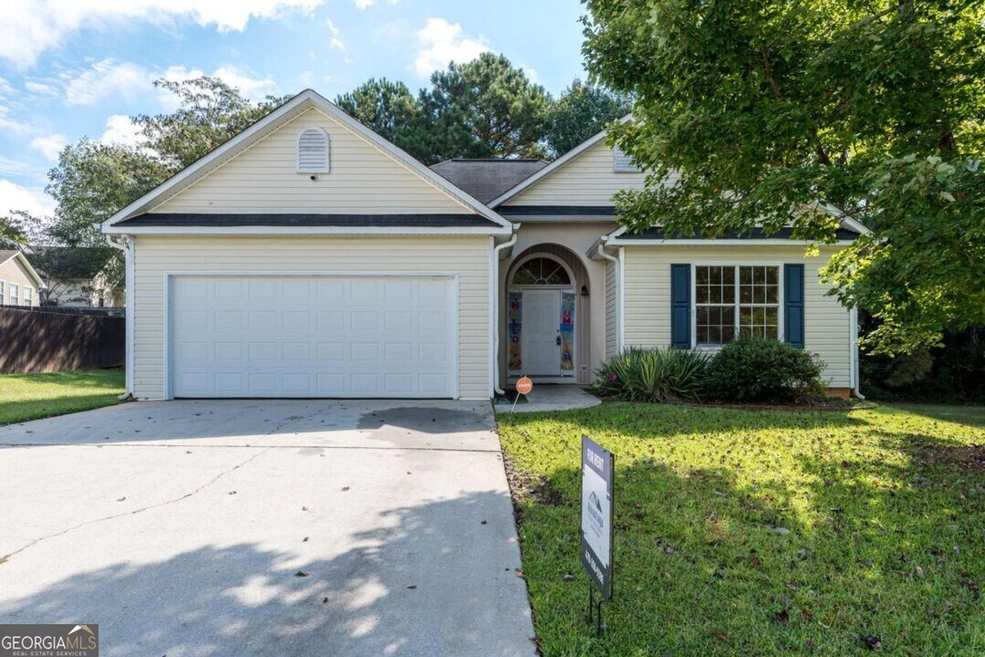 235 Summer Hill Cir in Stockbridge, GA - Building Photo