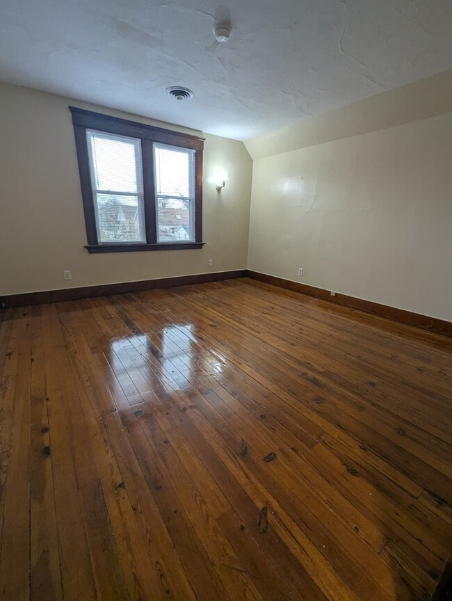 94 Hobart St, Unit 3