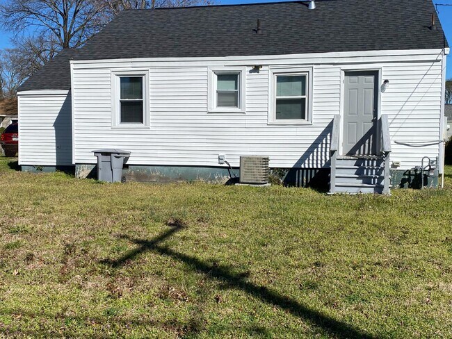 413 Colonial Ave in Hampton, VA - Building Photo - Building Photo