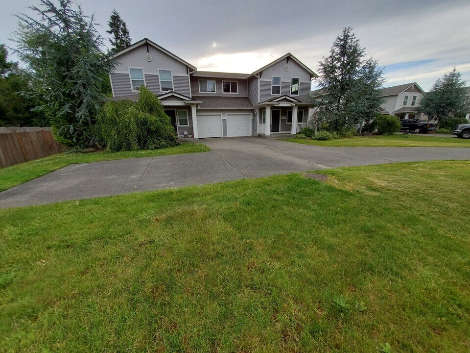 15524 87th Ave E in South Hill, WA - Building Photo