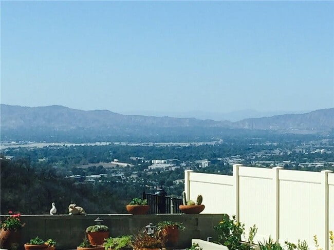14687 Deervale Pl in Sherman Oaks, CA - Building Photo - Building Photo