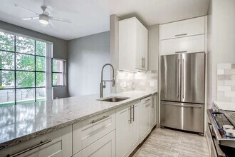 2403 Glenarm Pl, Unit 204 in Denver, CO - Building Photo - Building Photo