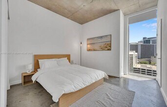 151 SE 1st St, Unit 1111 in Miami, FL - Building Photo - Building Photo