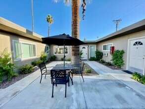 45421 Sunset Ln, Unit 2 in Palm Desert, CA - Foto de edificio - Building Photo