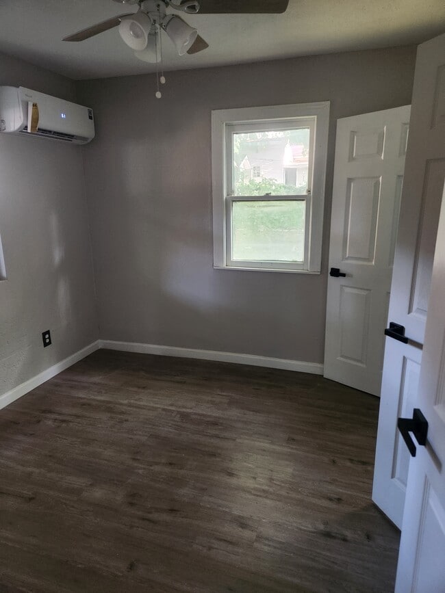 property at 1206 S Rockford Ave