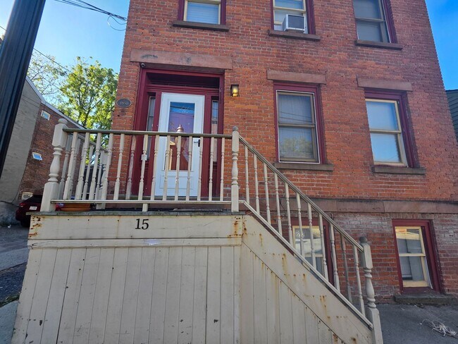 15 E Parmenter St in Newburgh, NY - Building Photo - Building Photo