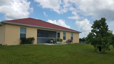 364 Pinehurst Ave in Lehigh Acres, FL - Building Photo - Building Photo