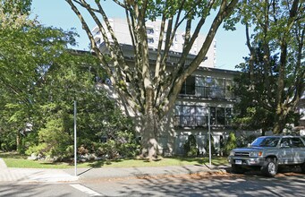 Casa Del Mar in Vancouver, BC - Building Photo - Building Photo