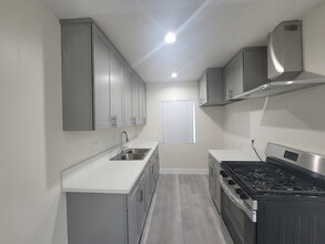 14609 Saticoy St in Los Angeles, CA - Building Photo - Building Photo