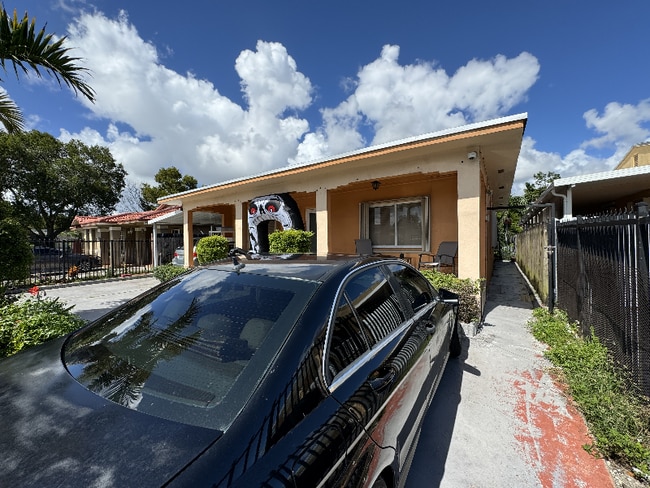 117 E 18th St in Hialeah, FL - Building Photo - Building Photo