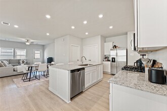 16215 Globetrotter Ct in Porter, TX - Building Photo - Building Photo