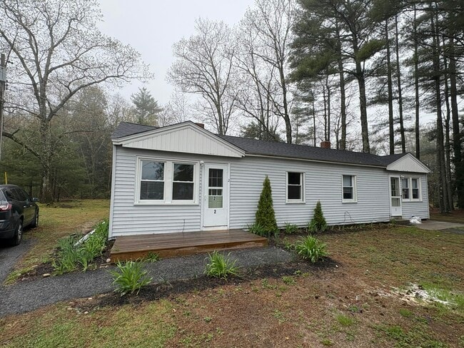 518 Ossipee Trl E in Gorham, ME - Building Photo - Building Photo