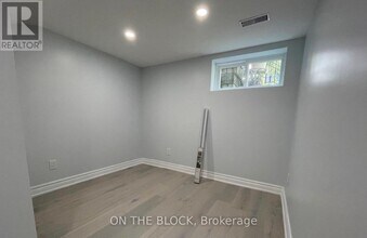 78 Tedford Dr in Toronto, ON - Building Photo - Building Photo