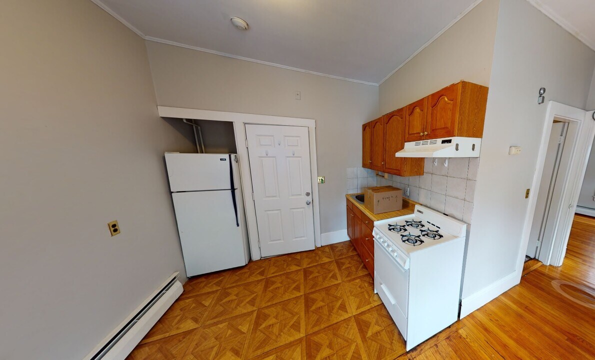 224 Banks St, Unit 6T in Cambridge, MA - Building Photo