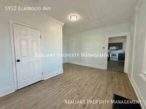 5912 Elmwood Ave in Cincinnati, OH - Building Photo - Building Photo