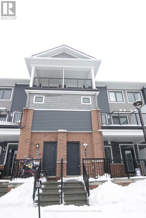 43 Zoisite Private in Ottawa, ON - Building Photo