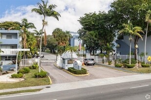 9351 Fontainebleau Blvd in Miami, FL - Building Photo