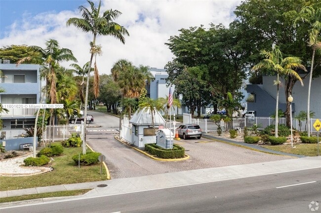 property at 9351 Fontainebleau Blvd