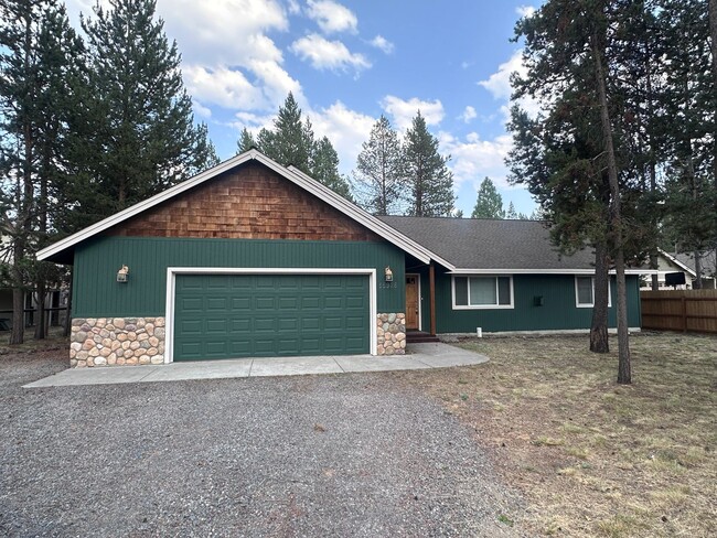 55926 Black Duck Rd in Bend, OR - Building Photo - Building Photo