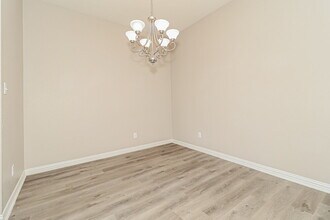 217 Ute Creek Ct in Burleson, TX - Foto de edificio - Building Photo