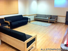 1110 Commonwealth Ave, Unit 302 in Boston, MA - Building Photo