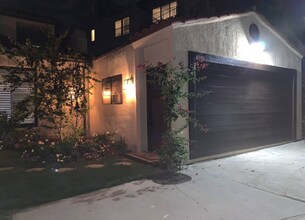 1019 S Sierra Bonita Ave in Los Angeles, CA - Foto de edificio - Building Photo