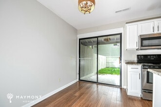 1321 Mathis Ferry Rd in Mount Pleasant, SC - Building Photo - Building Photo