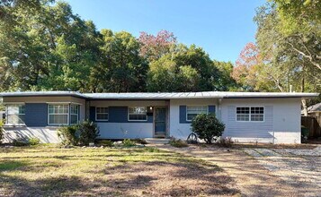 32 Bay Dr NE in Fort Walton Beach, FL - Foto de edificio - Building Photo