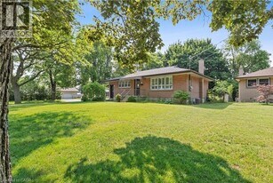 23 Terrance Dr in Brantford, ON - Building Photo