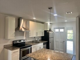 1900 S Kanner Hwy, Unit 1-203 in Stuart, FL - Building Photo