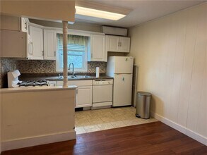 40-40 Freebody St in Newport, RI - Building Photo - Building Photo