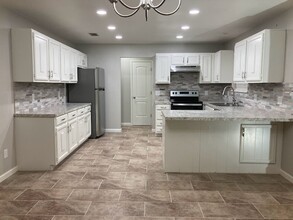 2113 P R Lyons Ave in Clovis, NM - Building Photo - Building Photo