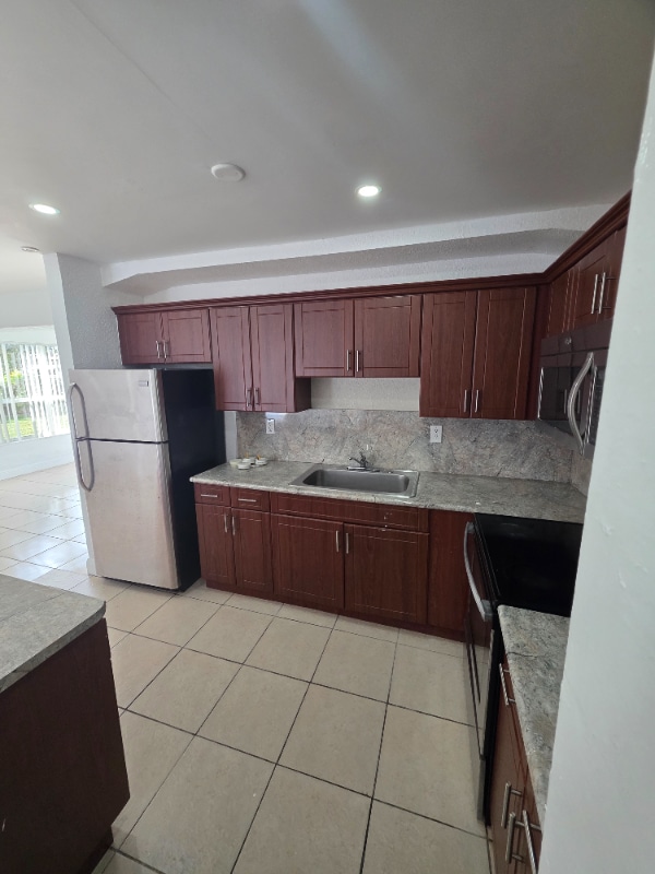 681 SW 29th Terrace in Fort Lauderdale, FL - Foto de edificio - Building Photo