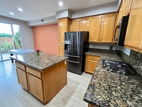 6434 Kinglet Way in Carlsbad, CA - Building Photo - Building Photo
