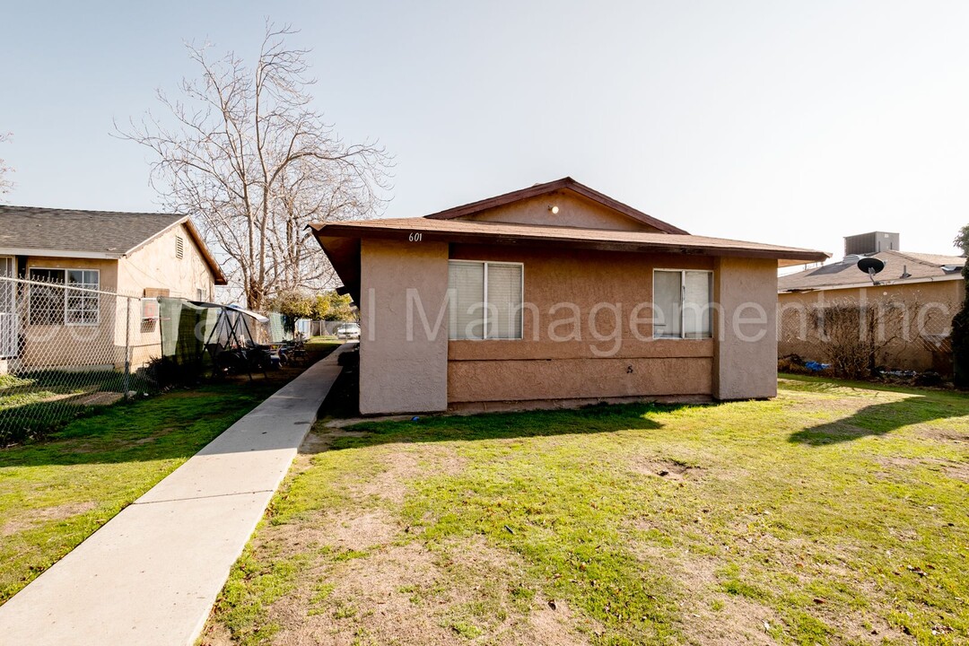 601 Brown St in Bakersfield, CA - Building Photo