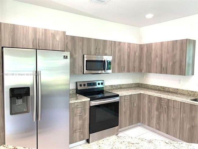 4604 SW 31st Dr in West Park, FL - Building Photo - Building Photo