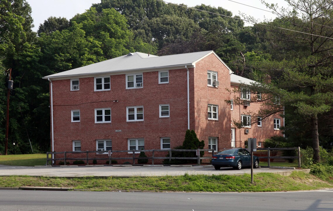 14698 Colchester Rd in Woodbridge, VA - Foto de edificio