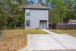 28612 Rantoul Ct in Huntsville, TX - Building Photo